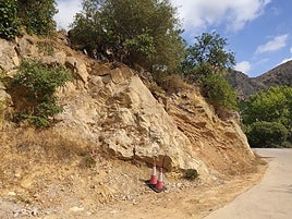 Desprendimiento en un muro en Dos Aguas.