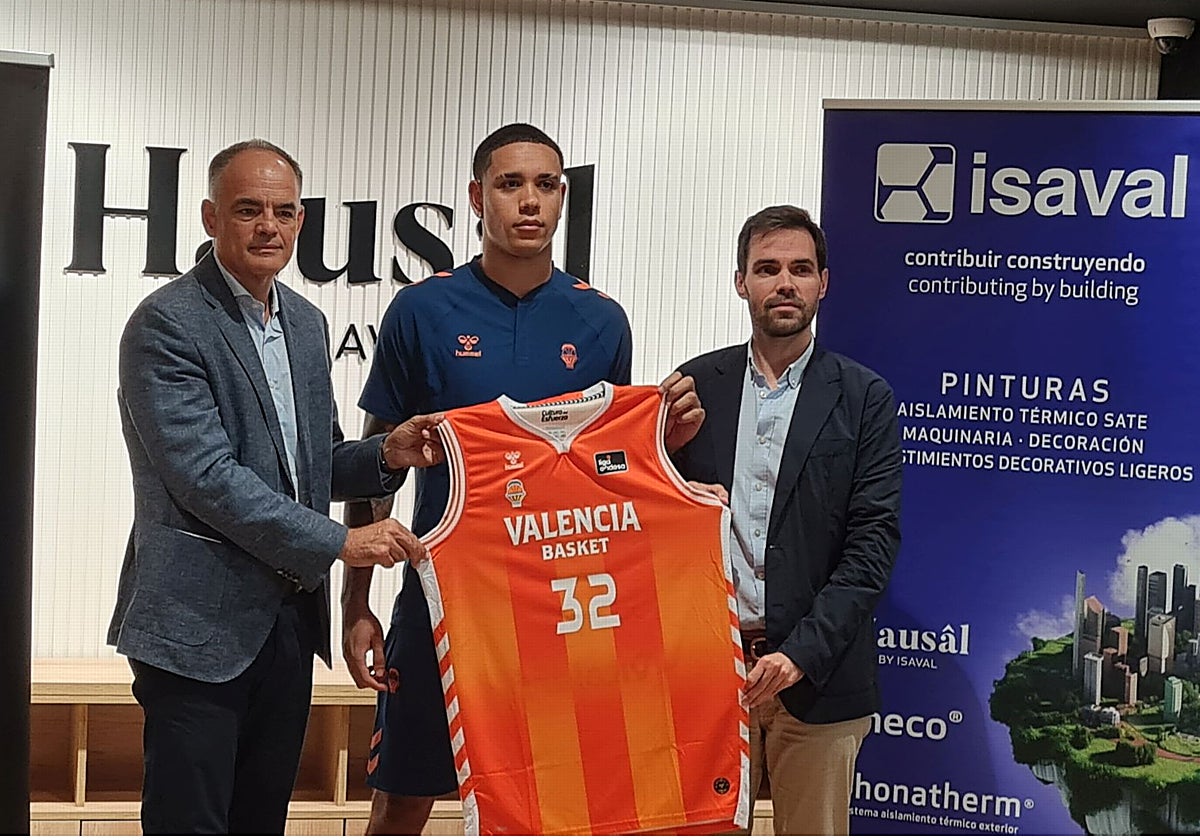 Santiago Vallejo, Isaac Nogués y Enric Carbonell, tras la presentación.