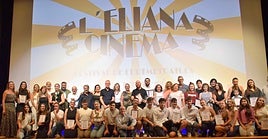 Foto de familia del acto.