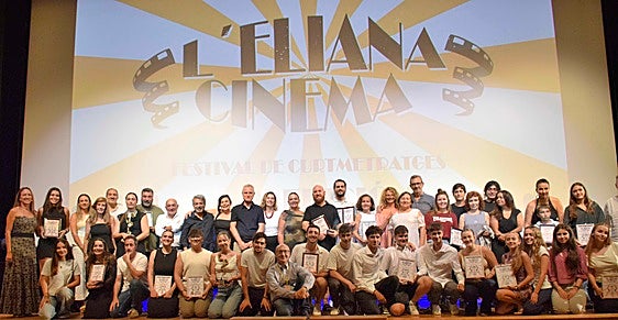 Foto de familia del acto.