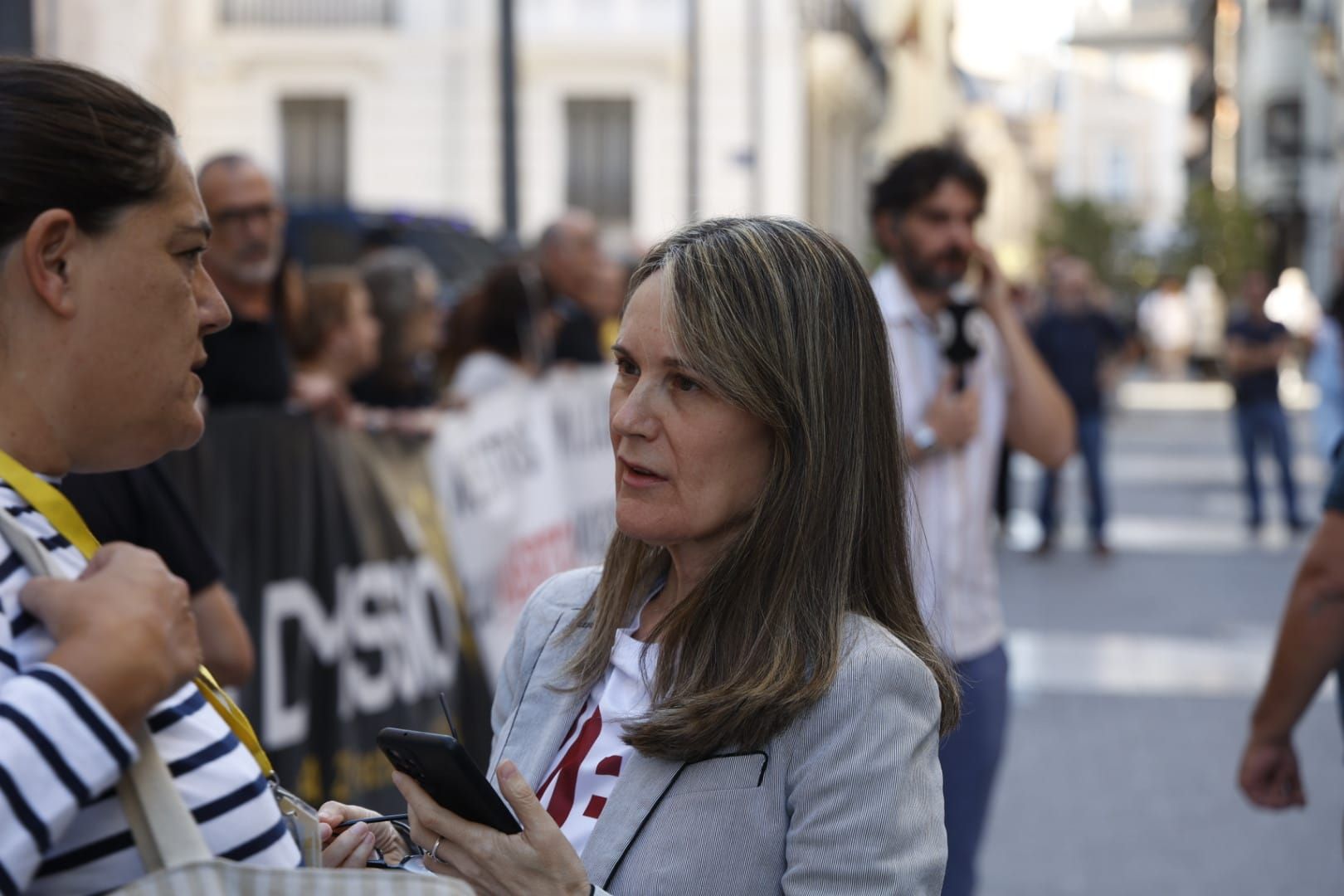 Las víctimas vuelven a pedir la dimisión de Mazón a las puertas de Les Corts