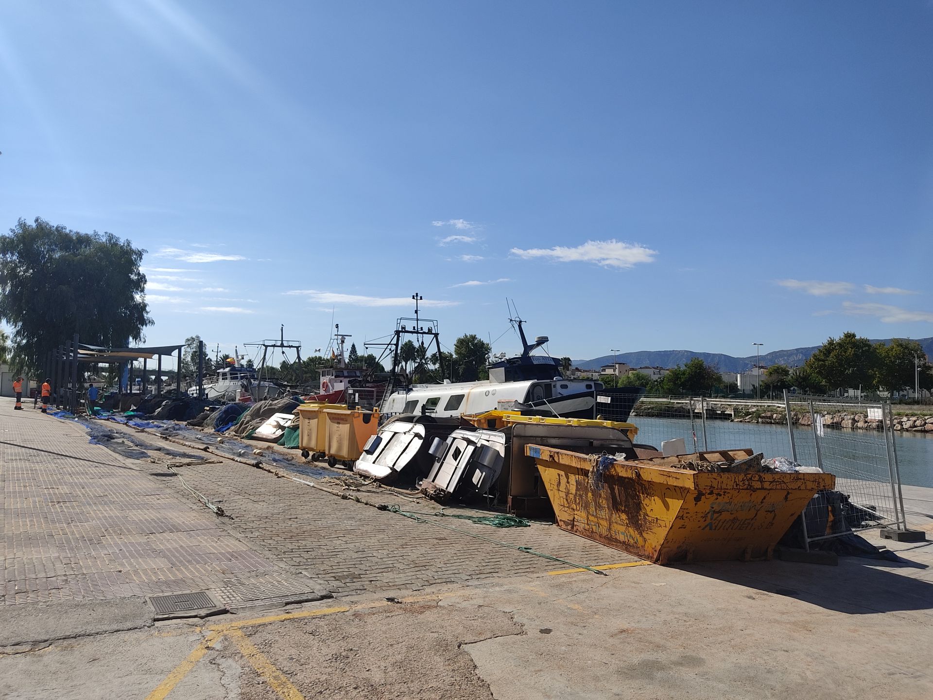Imagen principal - El recuerdo de la dana perdura en el fondo marino y en las playas de Cullera