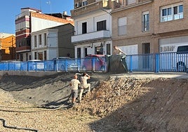 Hormigonado de uno de los taludes del barranco, junto a la calle Pelayo.