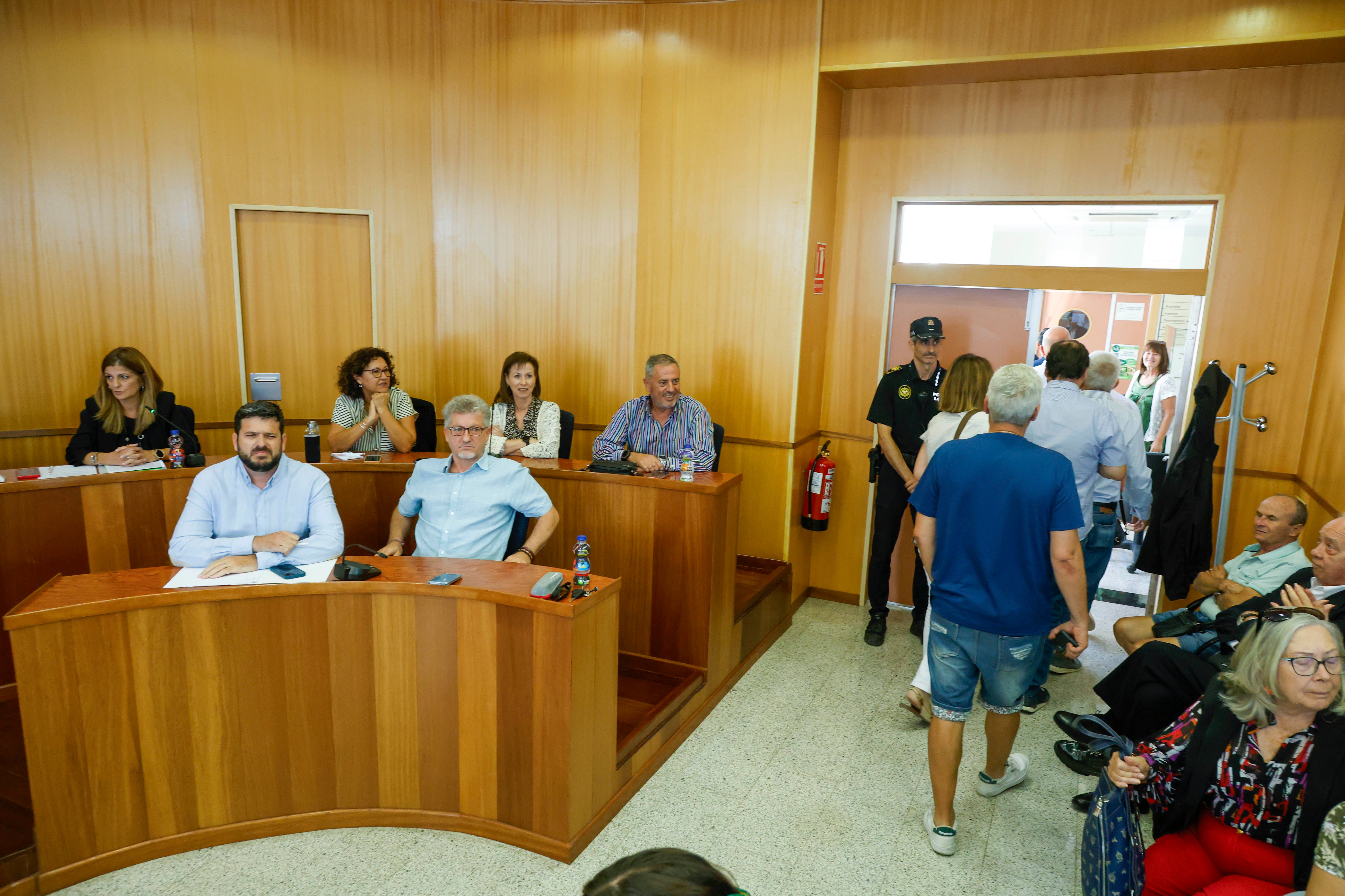 Imagen secundaria 1 - Santafosta inicia su segunda etapa como alcalde de San Antonio de Benagéber tras prosperar la moción de censura