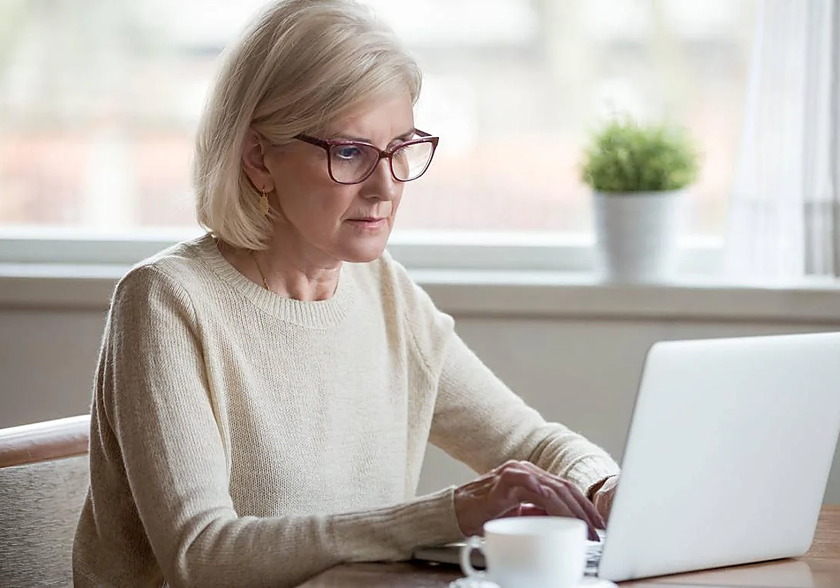 Ana, jubilada: «He trabajado toda mi vida en un despacho de abogados y no cobro nada de pensión»