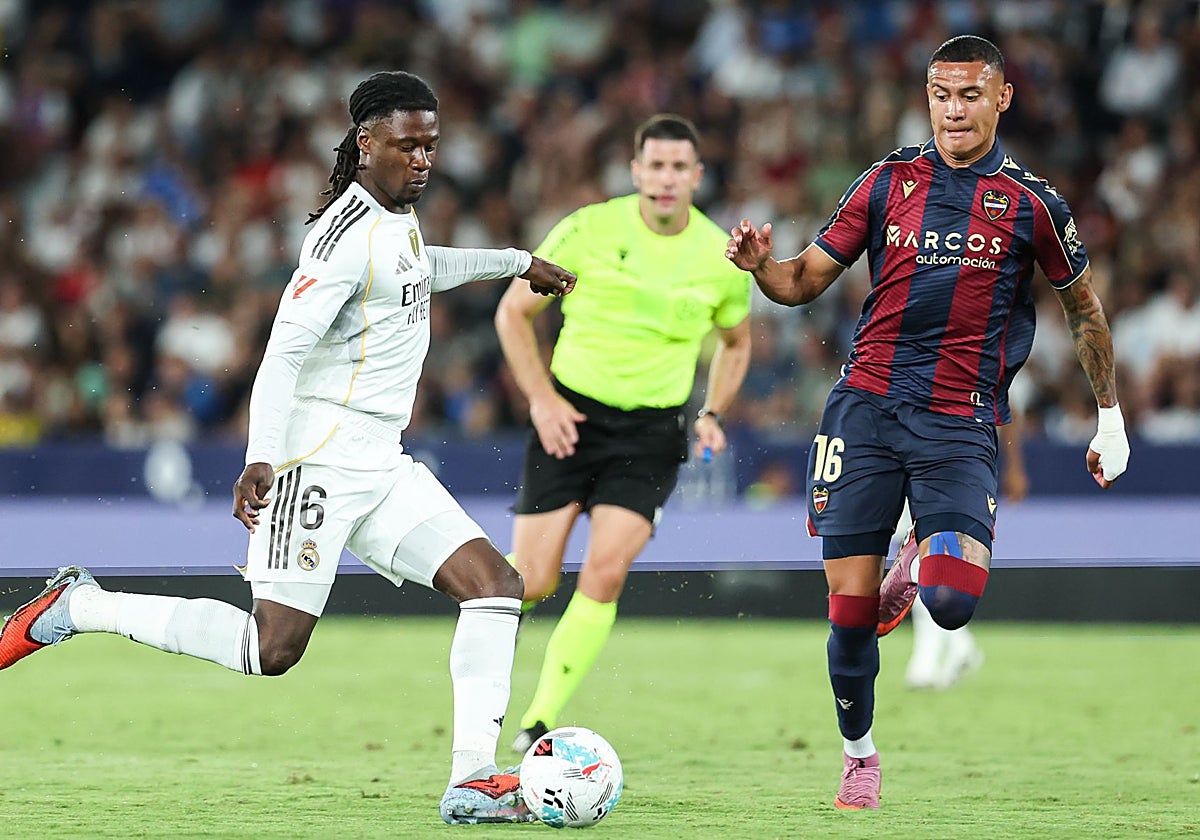 Kervin Arriaga, en el partido entre Levante y Real Madrid.
