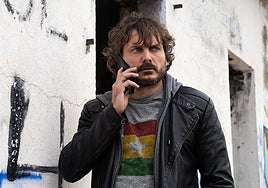 Salva Reina en una escena de la serie 'Malaka'.