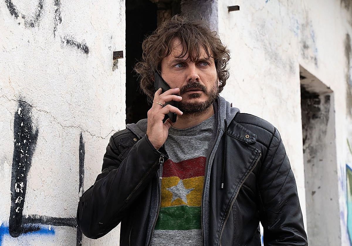 Salva Reina en una escena de la serie 'Malaka'.