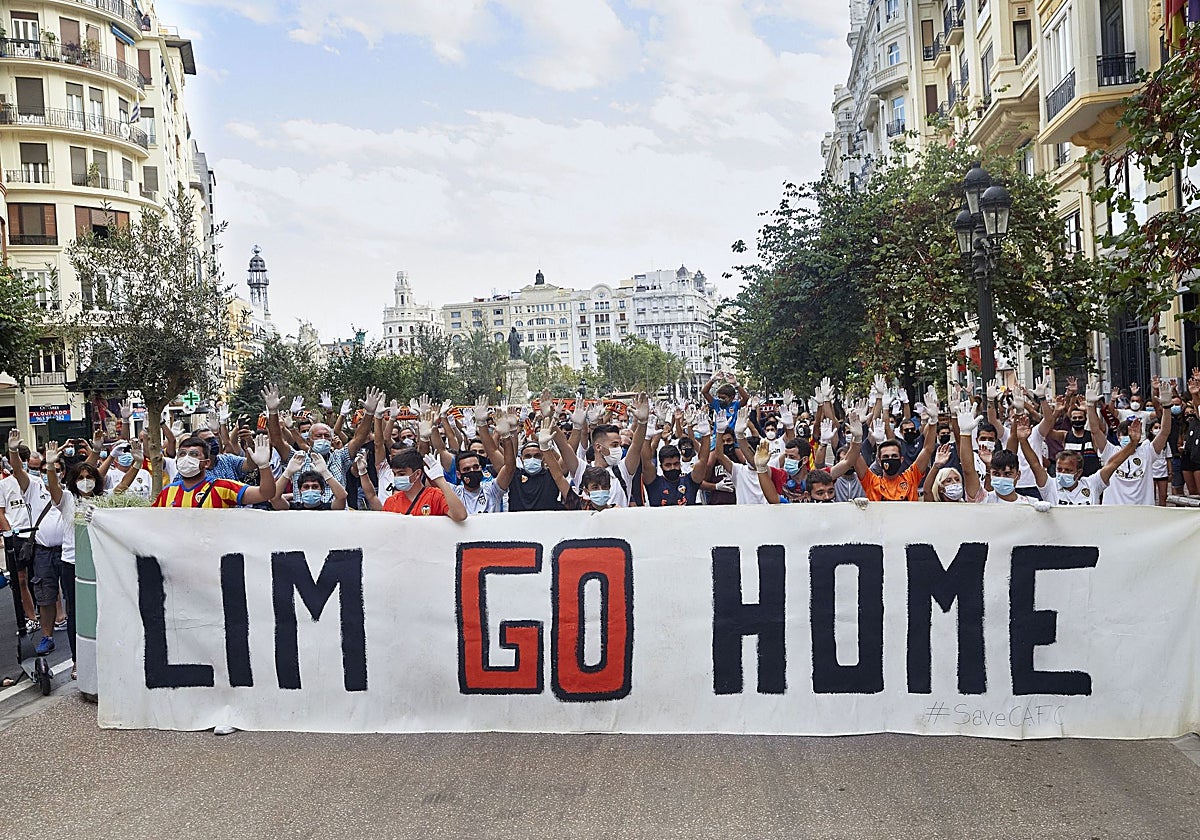 Una de las muchas manifestaciones de protesta de los aficionados del Valencia.