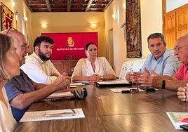La alcaldesa Orts en la reunión para el plan de choque de Masías.