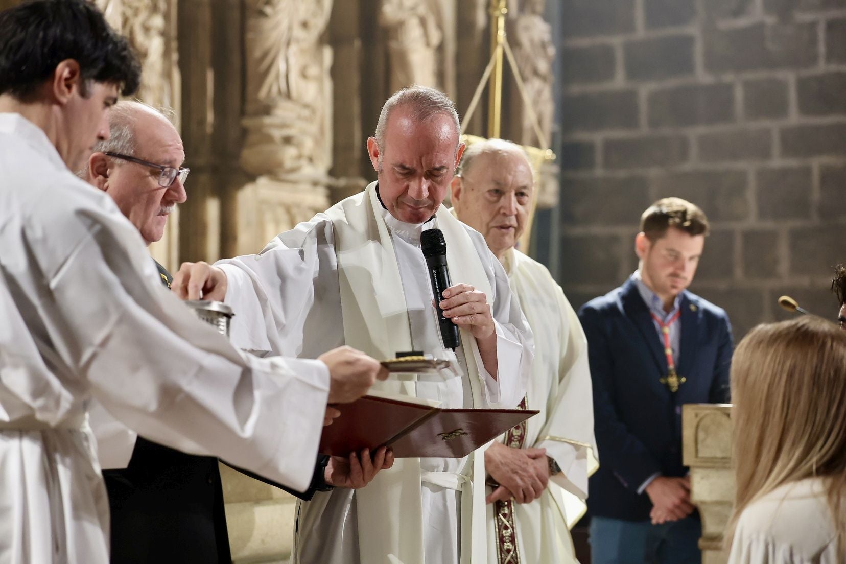 Nombramiento de la fallera mayor de Valencia como Dama de Honor del Santo Cáliz