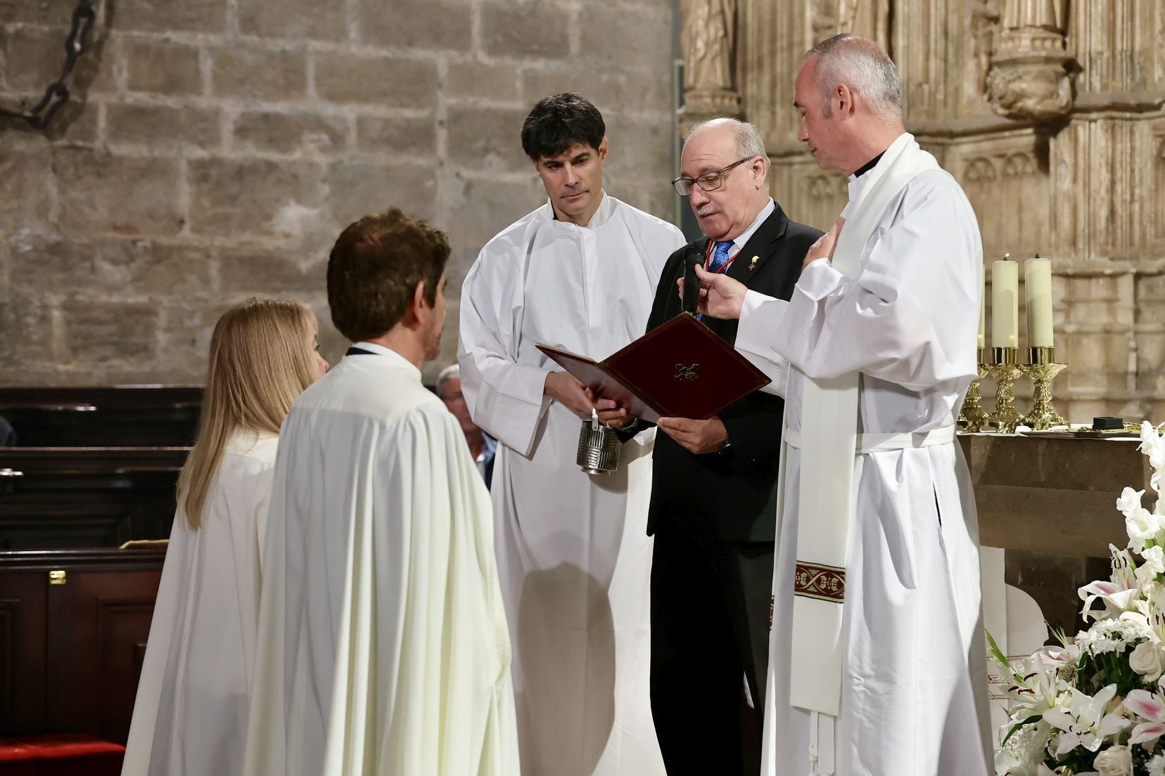 Nombramiento de la fallera mayor de Valencia como Dama de Honor del Santo Cáliz