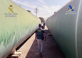 Algunos de los tanques donde se almacenaba la gasolina adulterada.