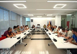 Reunión del CECOPAL de Manises, este viernes,.