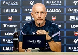 Julián Calero comparece en rueda de prensa.