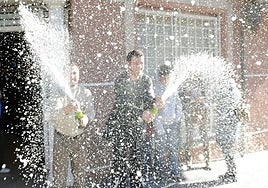 Celebrando un premio de lotería.