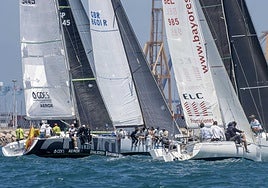 Regata en el puerto de Valencia.