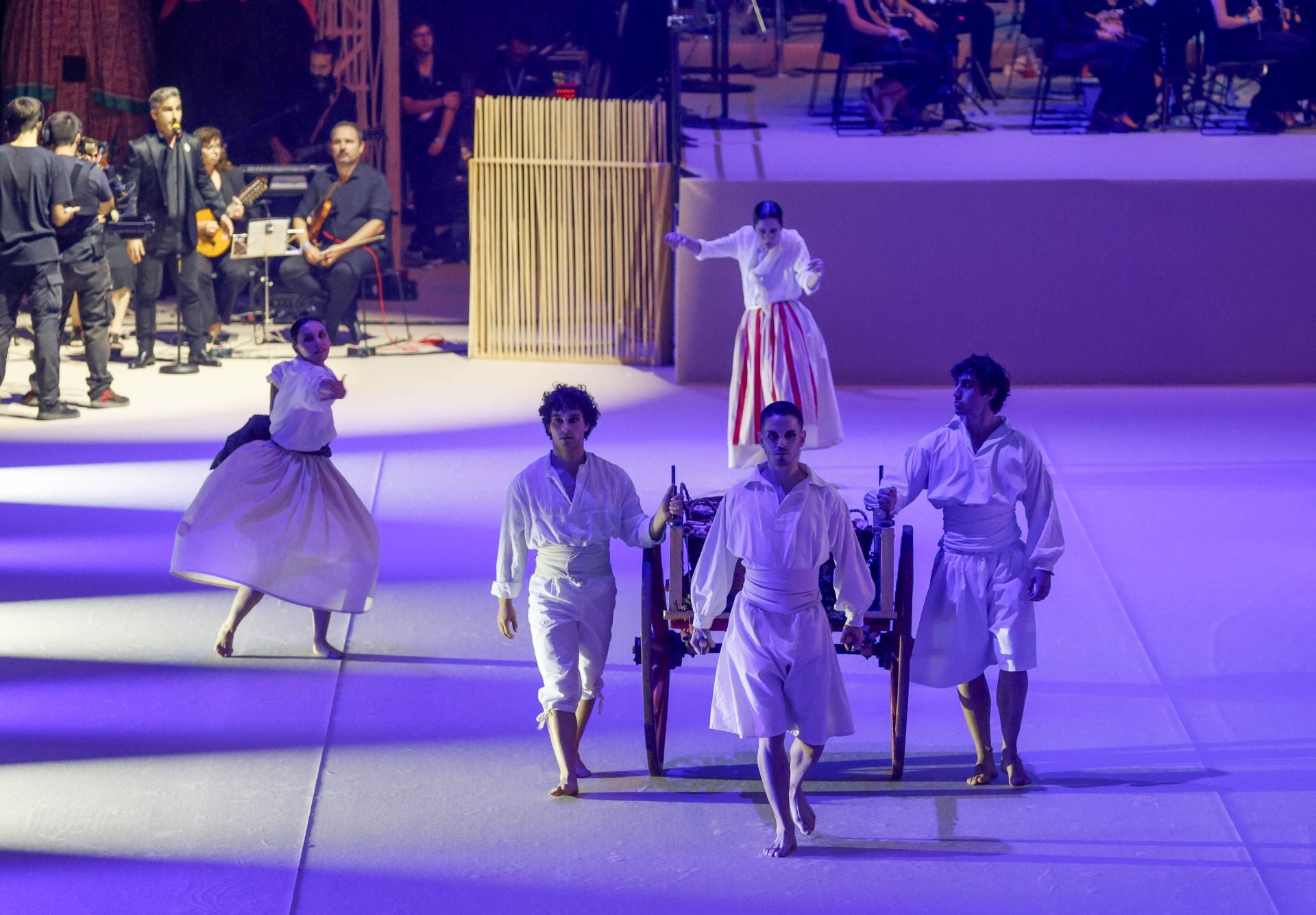 FOTOS | Las mejores imágenes de la gala fallera en el Roig Arena