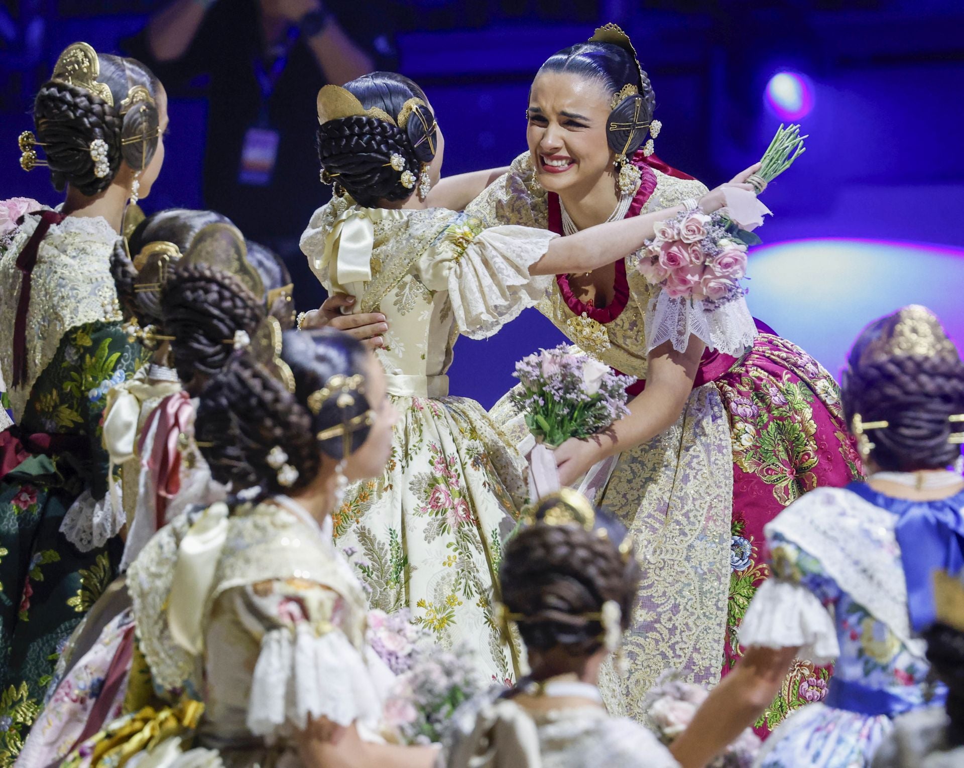 FOTOS | Las mejores imágenes de la gala fallera en el Roig Arena