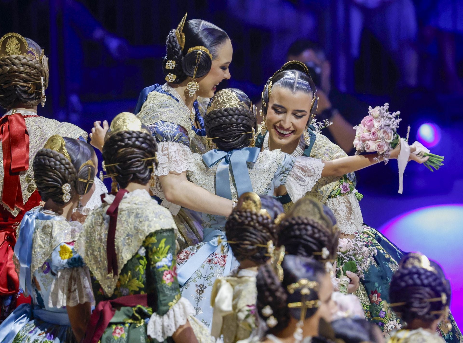FOTOS | Las mejores imágenes de la gala fallera en el Roig Arena