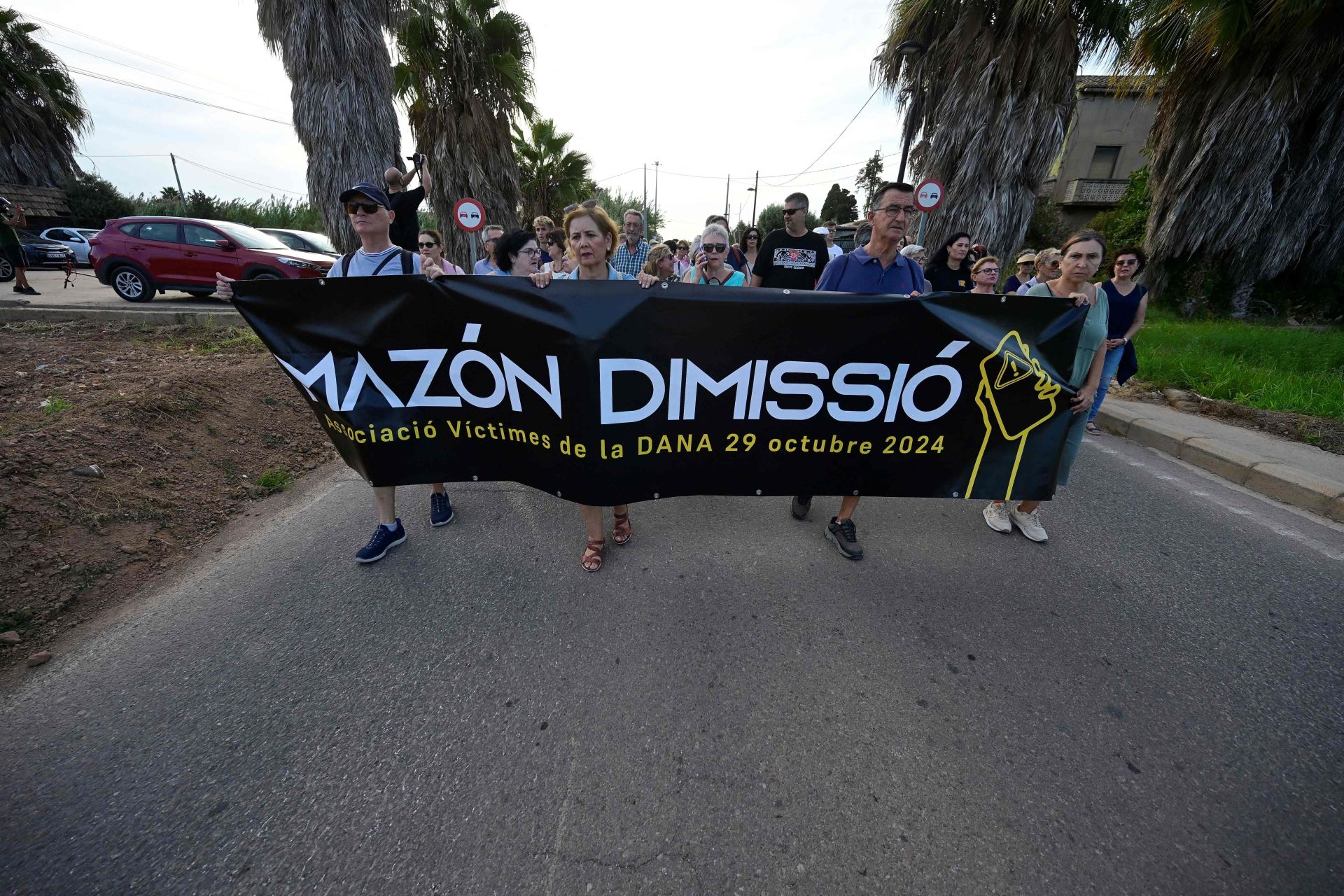 FOTOS | Dos manifestaciones salen desde Paiporta y Valencia para pedir la dimisión de Mazón
