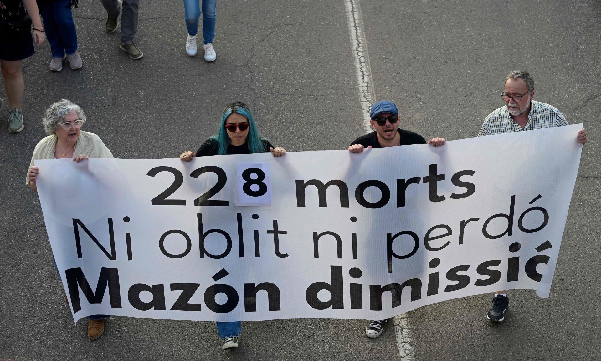 FOTOS | Dos manifestaciones salen desde Paiporta y Valencia para pedir la dimisión de Mazón