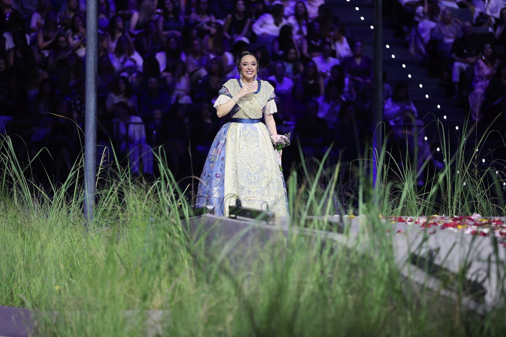 FOTOS | Las mejores imágenes de la gala fallera en el Roig Arena