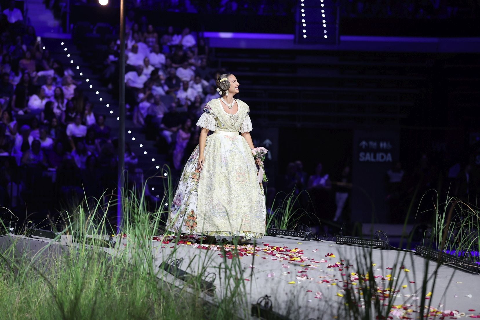 FOTOS | Las mejores imágenes de la gala fallera en el Roig Arena