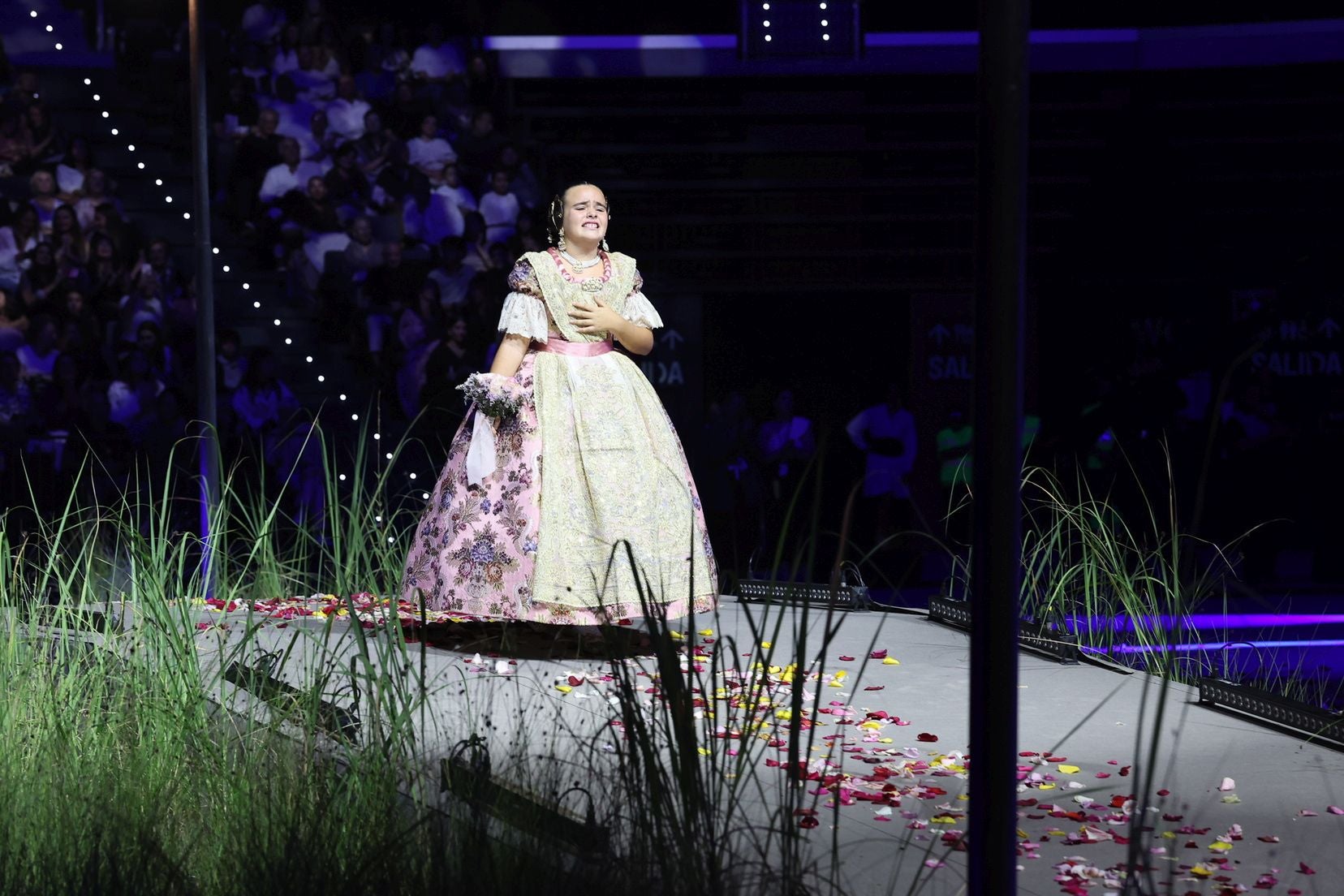 FOTOS | Las mejores imágenes de la gala fallera en el Roig Arena