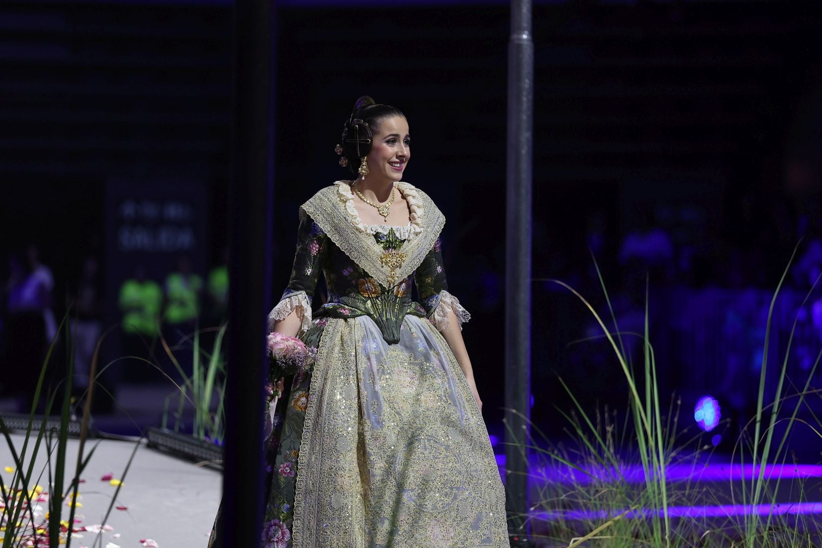 FOTOS | Las mejores imágenes de la gala fallera en el Roig Arena