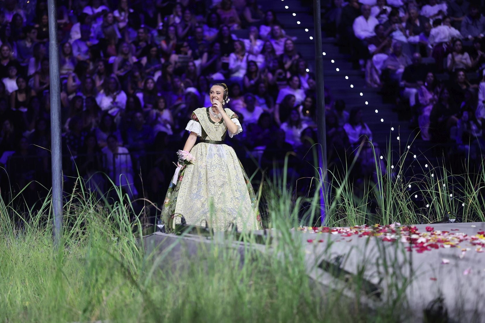 FOTOS | Las mejores imágenes de la gala fallera en el Roig Arena