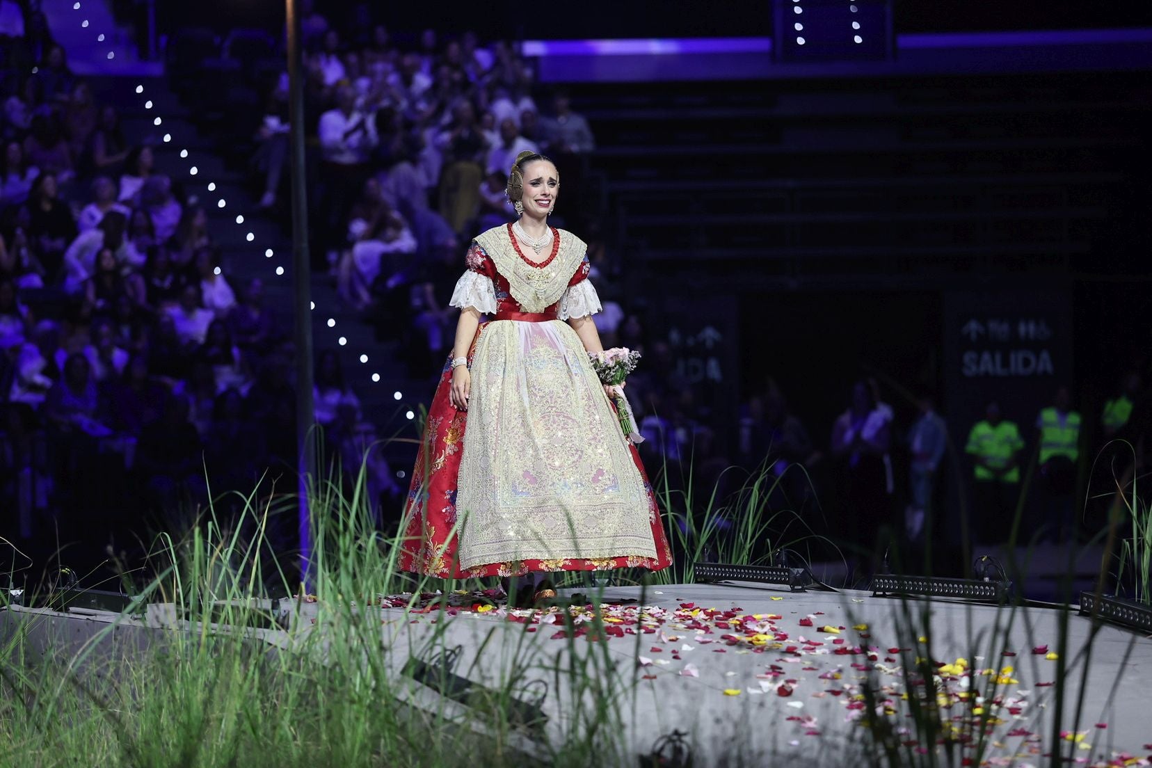 FOTOS | Las mejores imágenes de la gala fallera en el Roig Arena