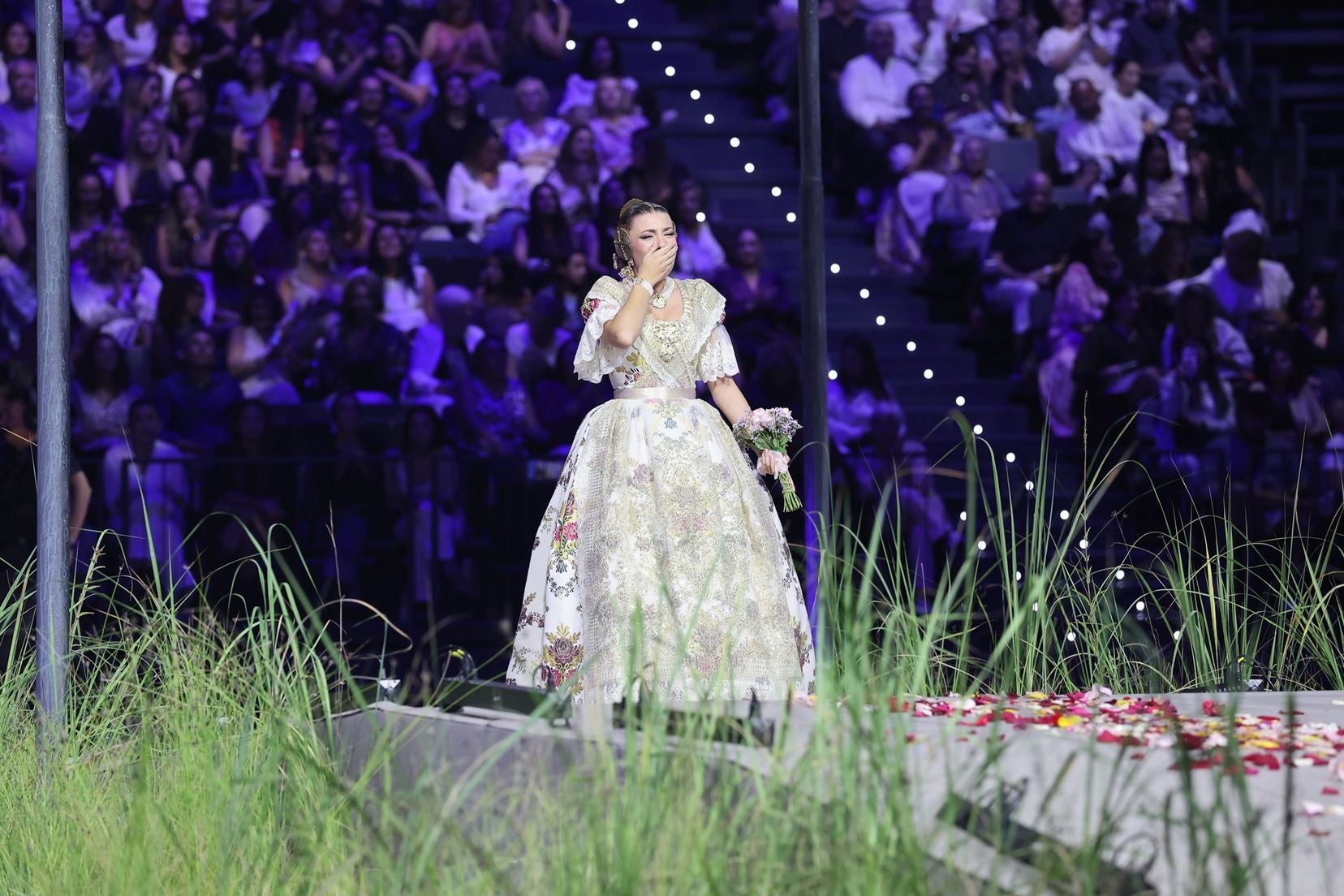 FOTOS | Las mejores imágenes de la gala fallera en el Roig Arena