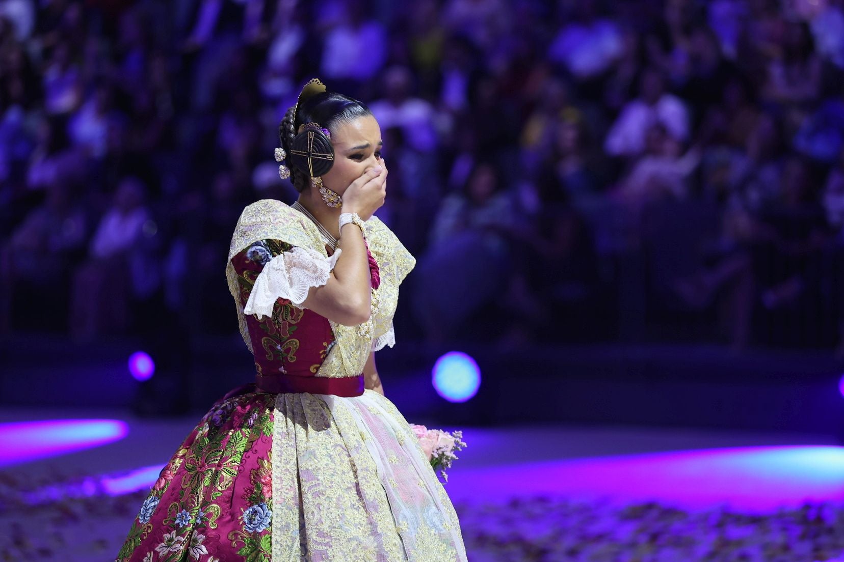 FOTOS | Las mejores imágenes de la gala fallera en el Roig Arena