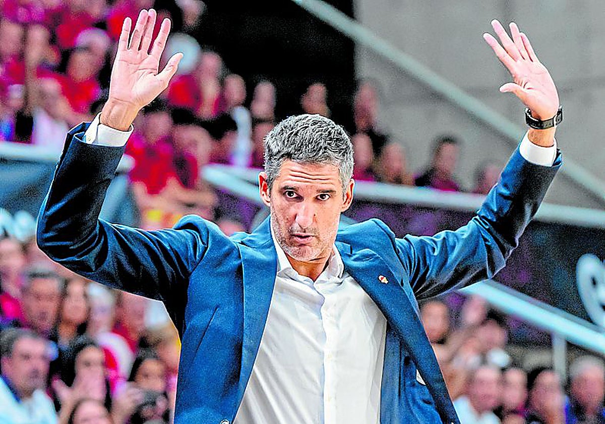 Rubén Burgos, entrenador del Valencia Basket femenino.