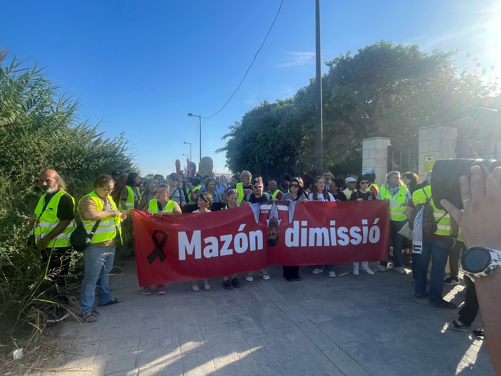 FOTOS | Dos manifestaciones salen desde Paiporta y Valencia para pedir la dimisión de Mazón