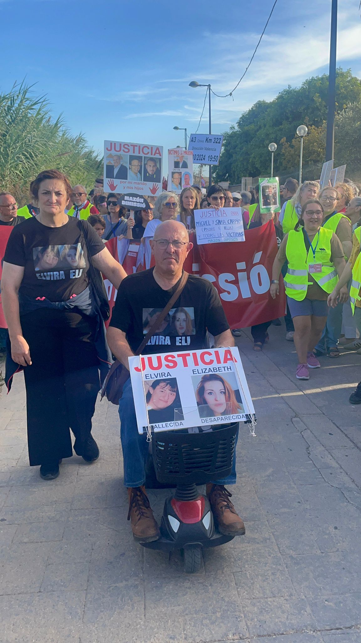 FOTOS | Dos manifestaciones salen desde Paiporta y Valencia para pedir la dimisión de Mazón