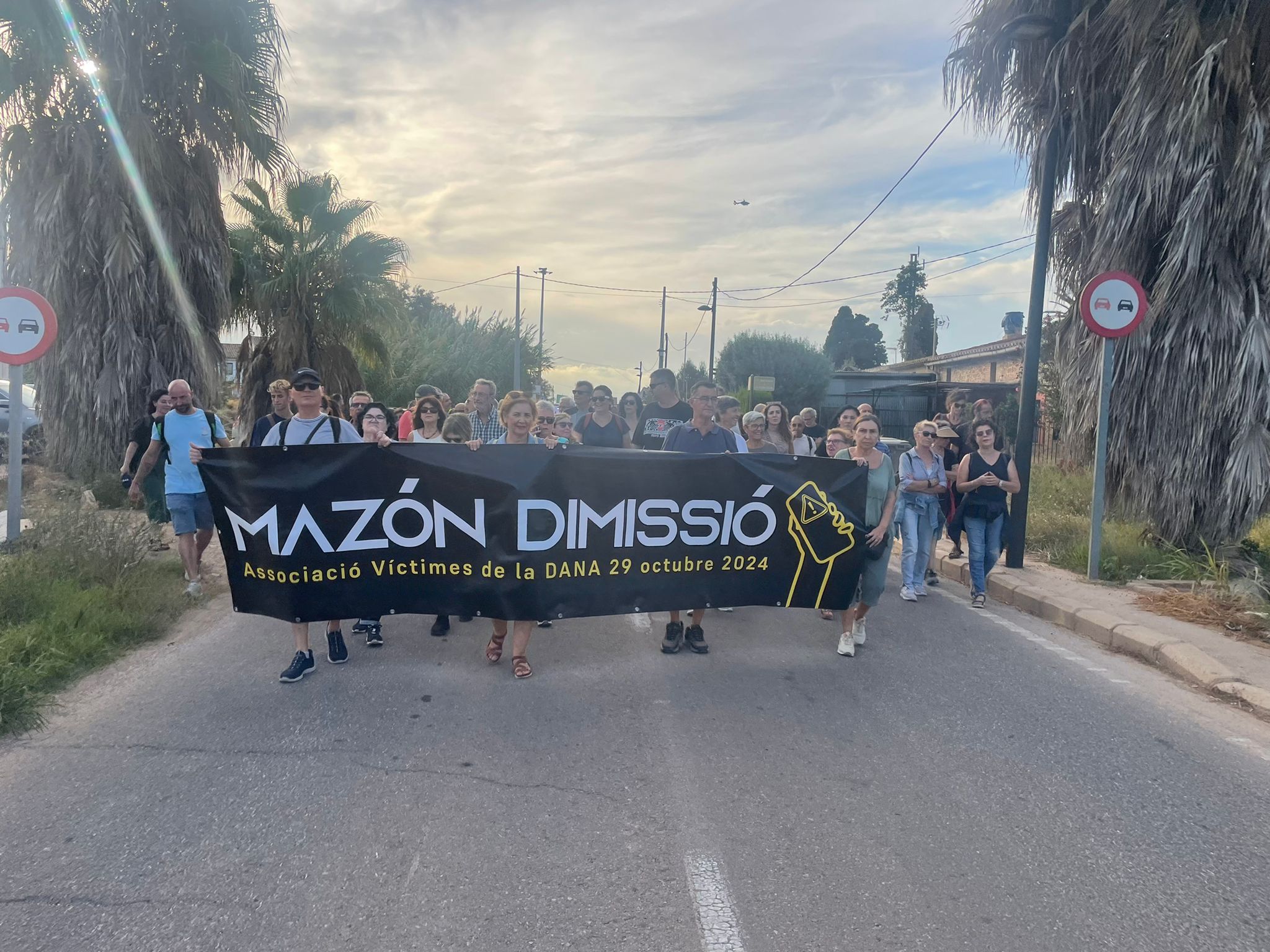 FOTOS | Dos manifestaciones salen desde Paiporta y Valencia para pedir la dimisión de Mazón