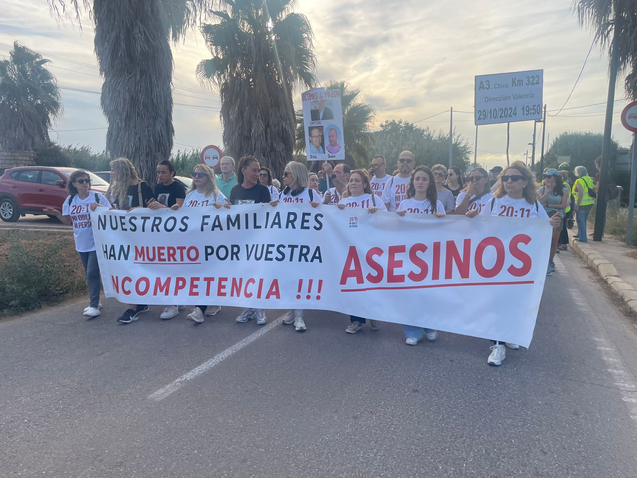 FOTOS | Dos manifestaciones salen desde Paiporta y Valencia para pedir la dimisión de Mazón