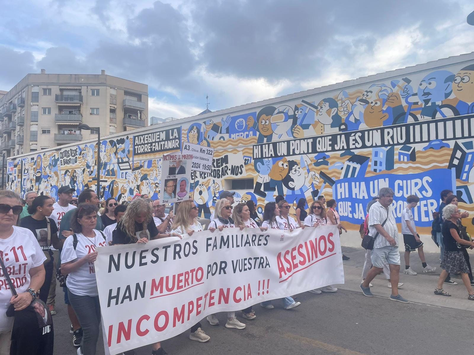 FOTOS | Dos manifestaciones salen desde Paiporta y Valencia para pedir la dimisión de Mazón