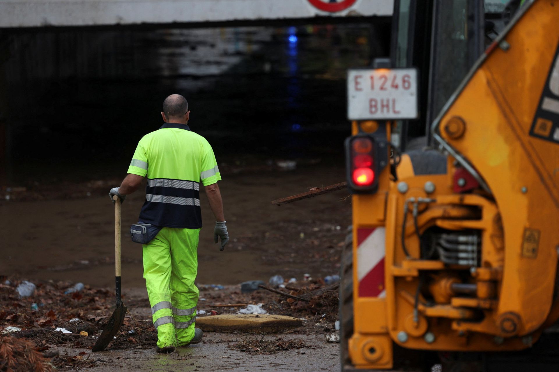 Calles inundadas en la provincia de Valencia por las fuertes lluvias de este lunes