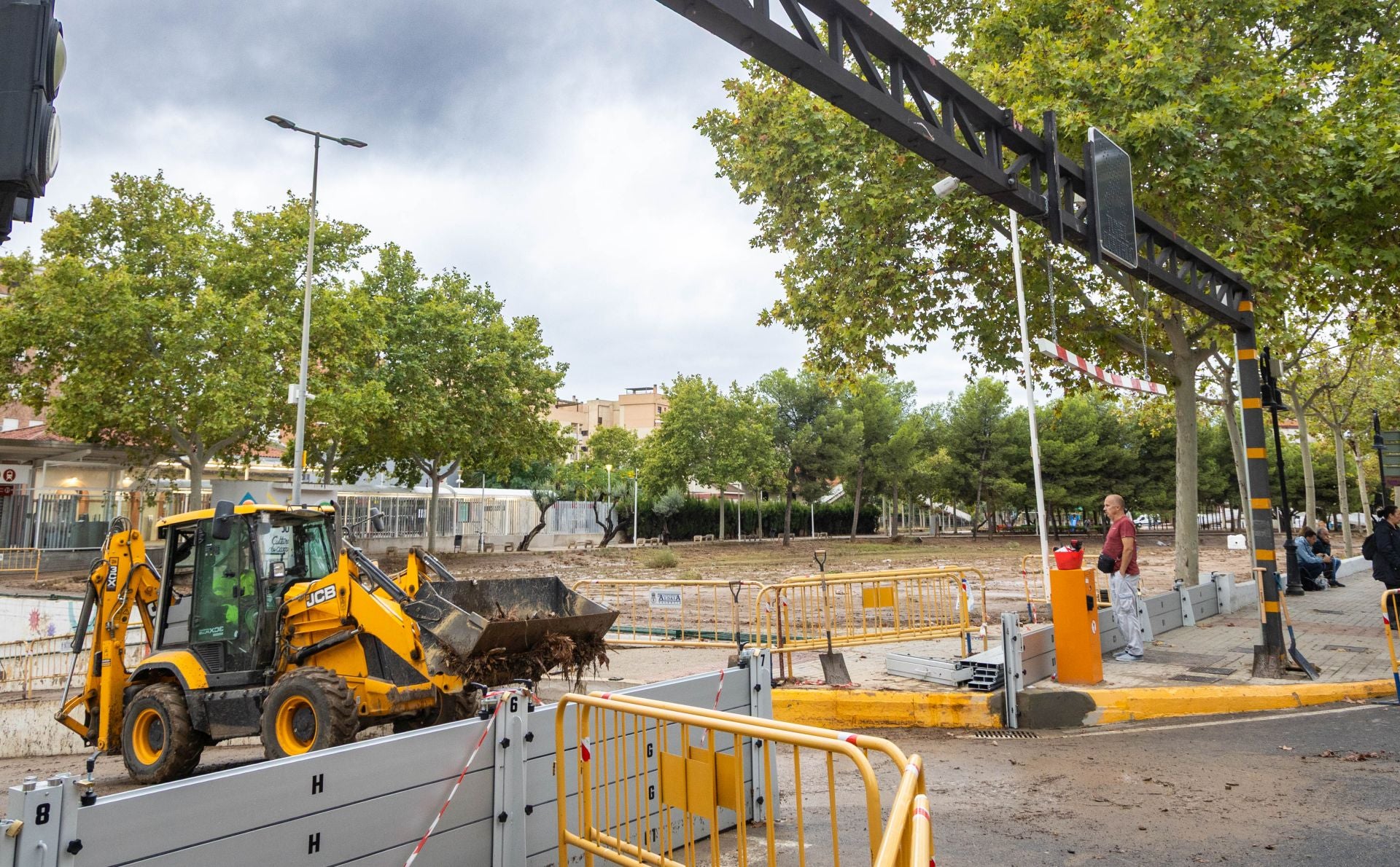 Calles inundadas en la provincia de Valencia por las fuertes lluvias de este lunes