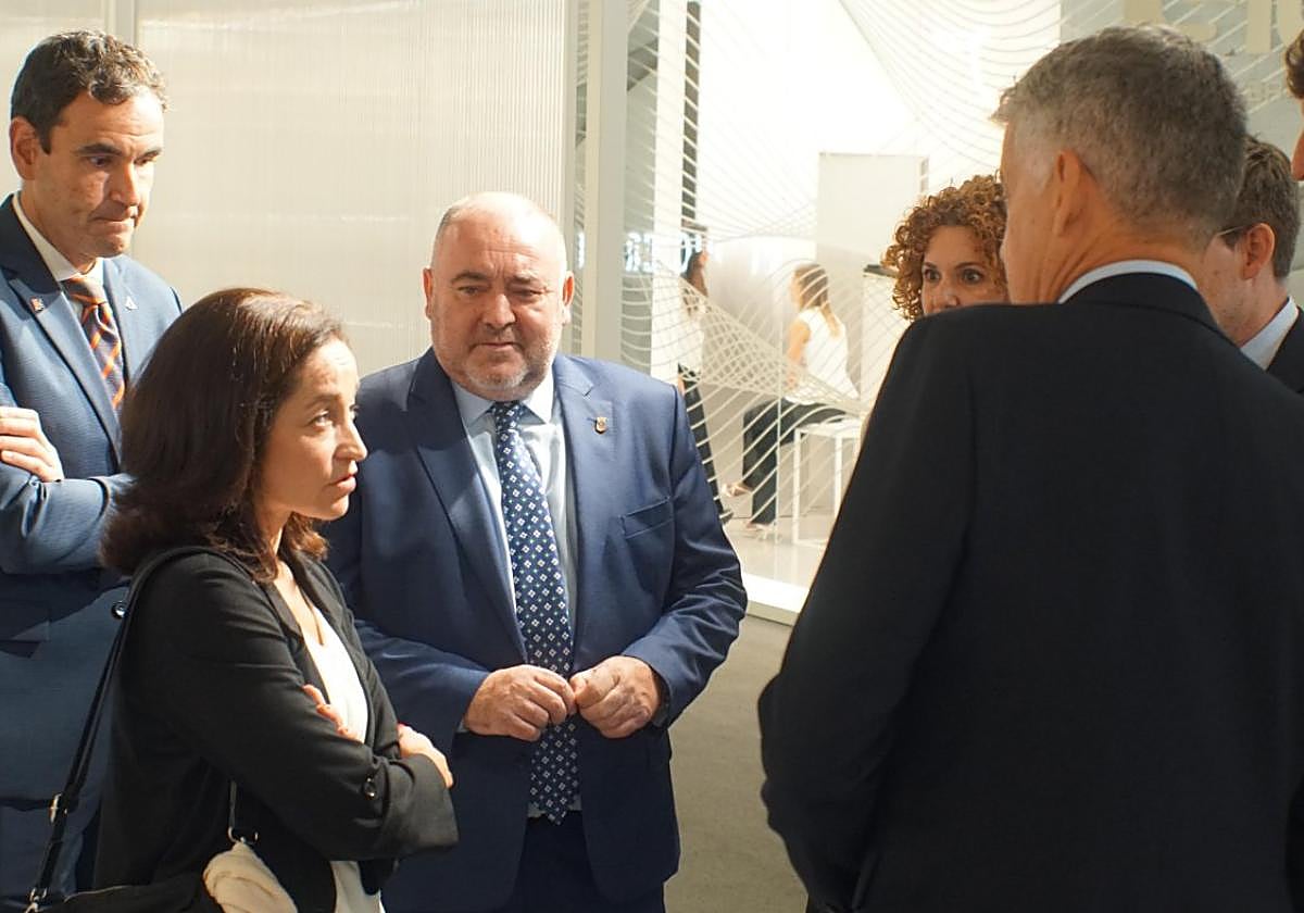 Recorrido por Cersaie de la delegación de la Diputación.