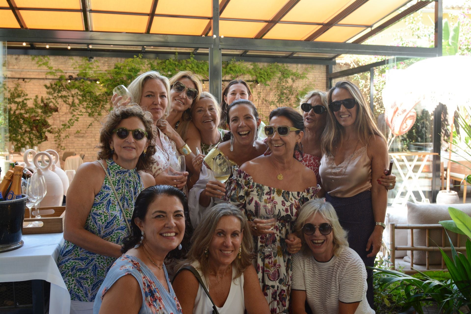 Amigas de Cuchita, en la terraza del restaurante La Salita, donde se celebró el cumpleaños.