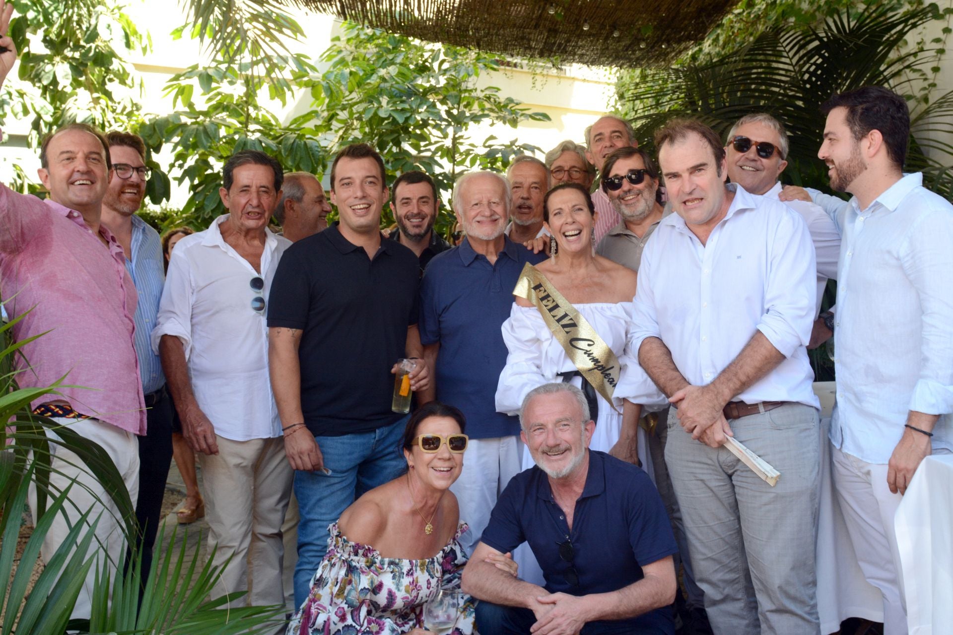 Entre los invitados, cocineros como Ricard Camarena, muy amigo de Cuchita, a la que también acompañó el presidente de la Academia de Gastronomía, Sergio Terol, el neurólogo José Miguel Láinez, el joyero Vicente Gracia o el arquitecto Sergio Adelantado.