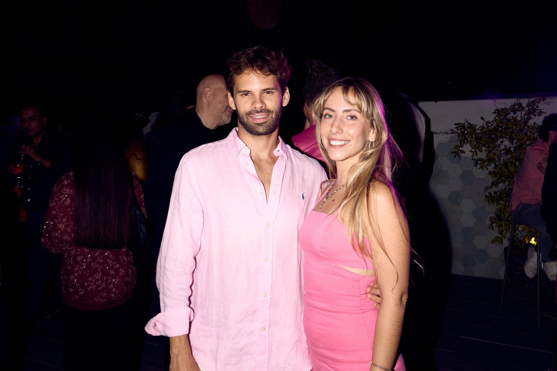 El rosa brilló con fuerza en una noche mágica.