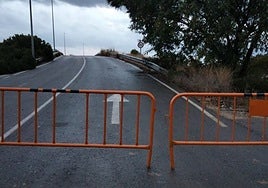 Calle Juan de la Cierva, cortada.