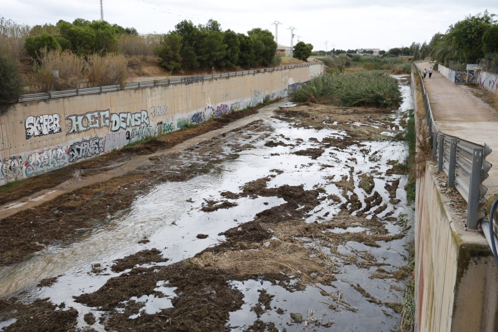 Calles inundadas en la provincia de Valencia por las fuertes lluvias de este lunes