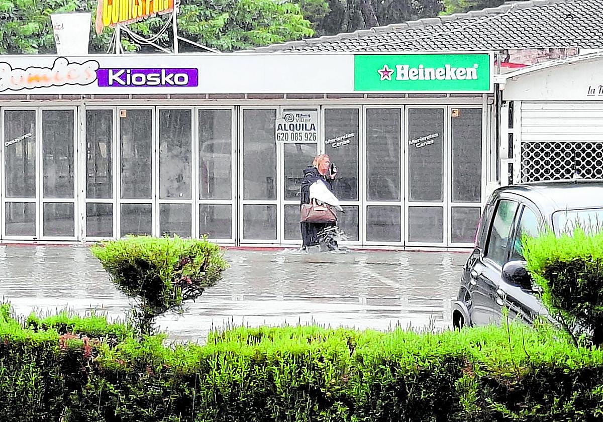 Las calles de Gandia anegadas por las lluvias.