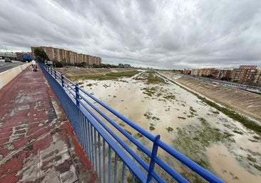 El nuevo cauce del Turia cambia su imagen y vuelve a llevar agua